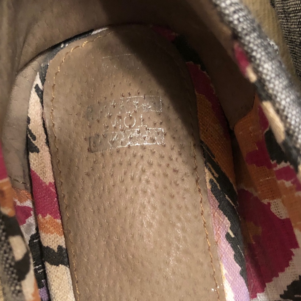 Toms Black/Gray Chambray Ballet Flats with Colorful Patterned Lining - Picture 6 of 7